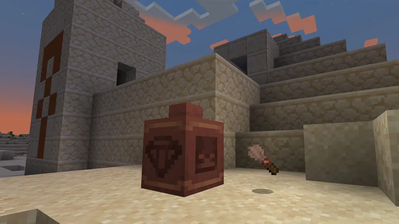 Minecraft 1.20: Archeology Screenshot: Brush